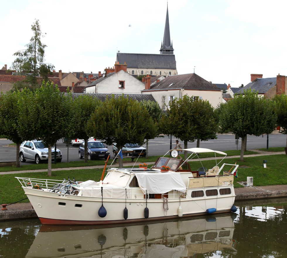 Photos Of Ouzouer-sur-Trézée: Images And Photos