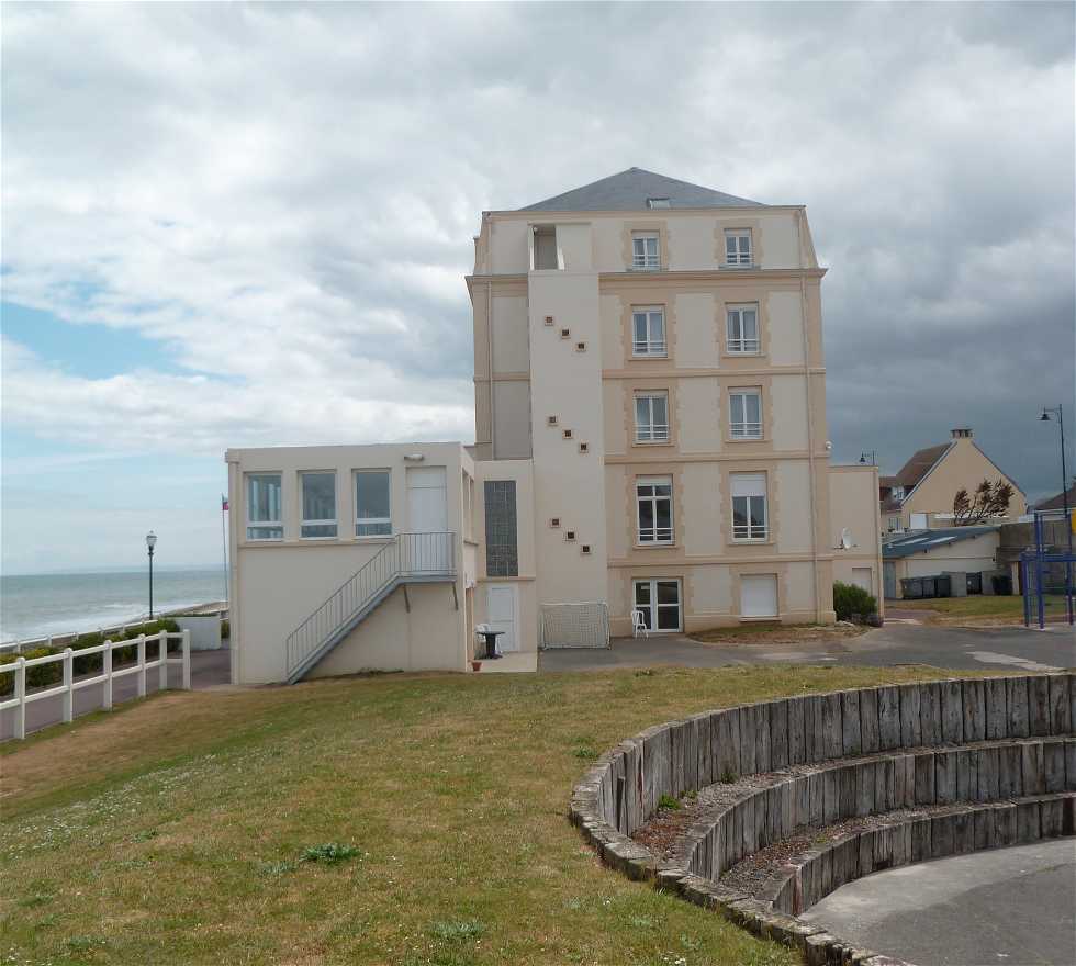 Building in Saint-Aubin-sur-Mer