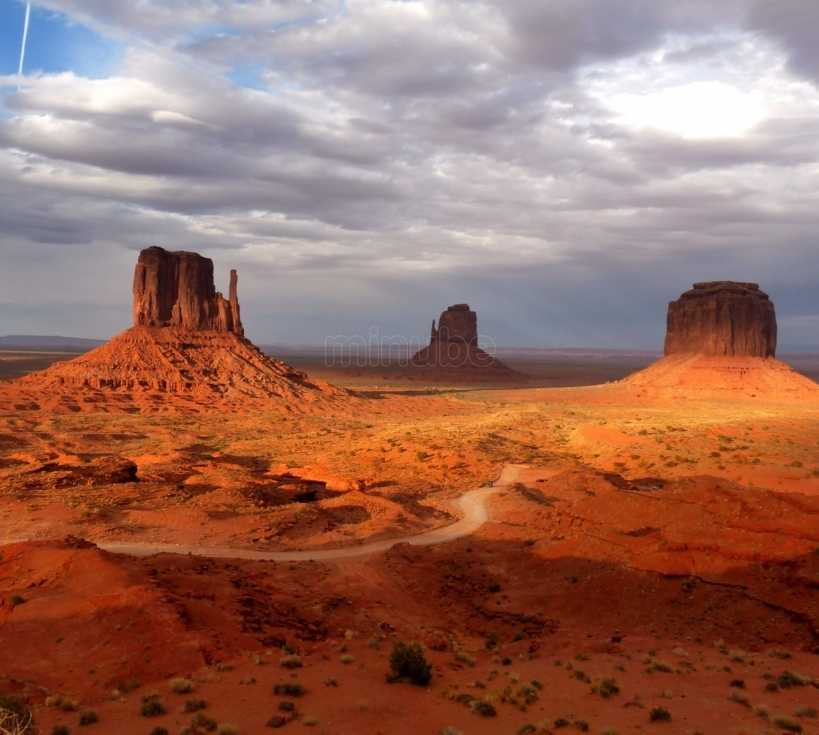 Cloud in Oljato-Monument Valley
