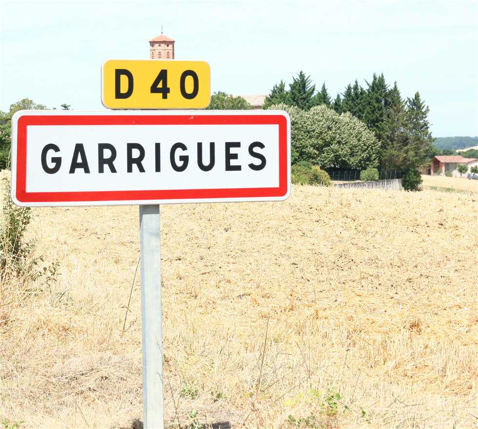 Segnale stradale a Garrigues
