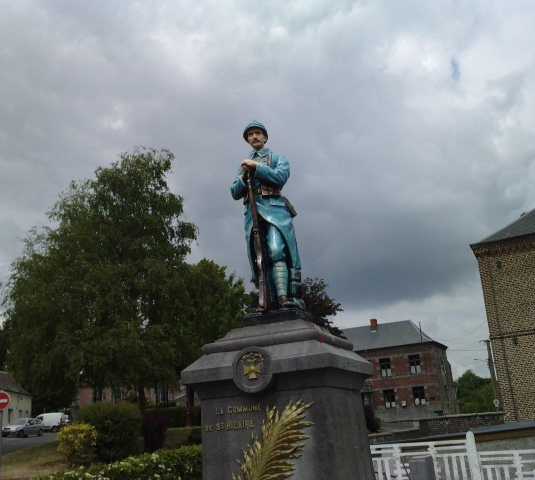 Statue in Saint-Hilaire-sur-Helpe