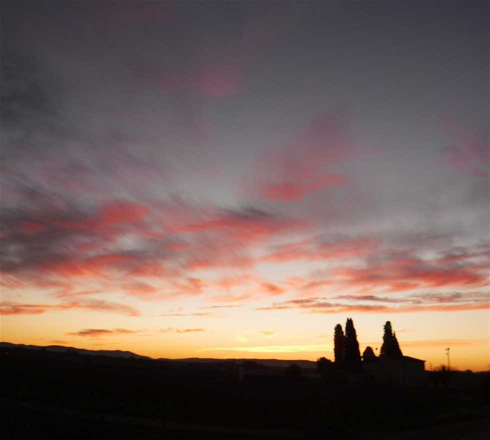 Red sky at mattina a Les Cabanyes