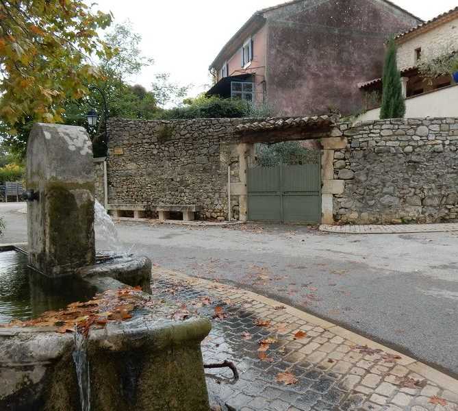 Muro a Fons-sur-Lussan