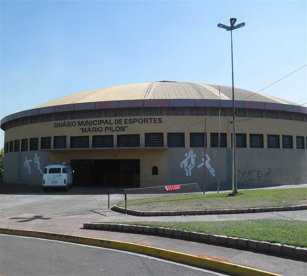 Edificio deportivo en Cerquilho