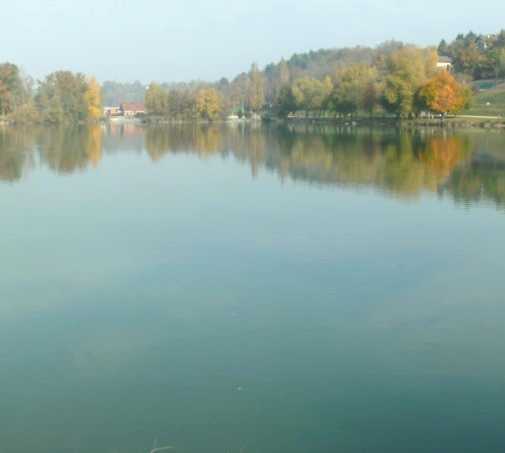Lago en La Balme-de-Sillingy