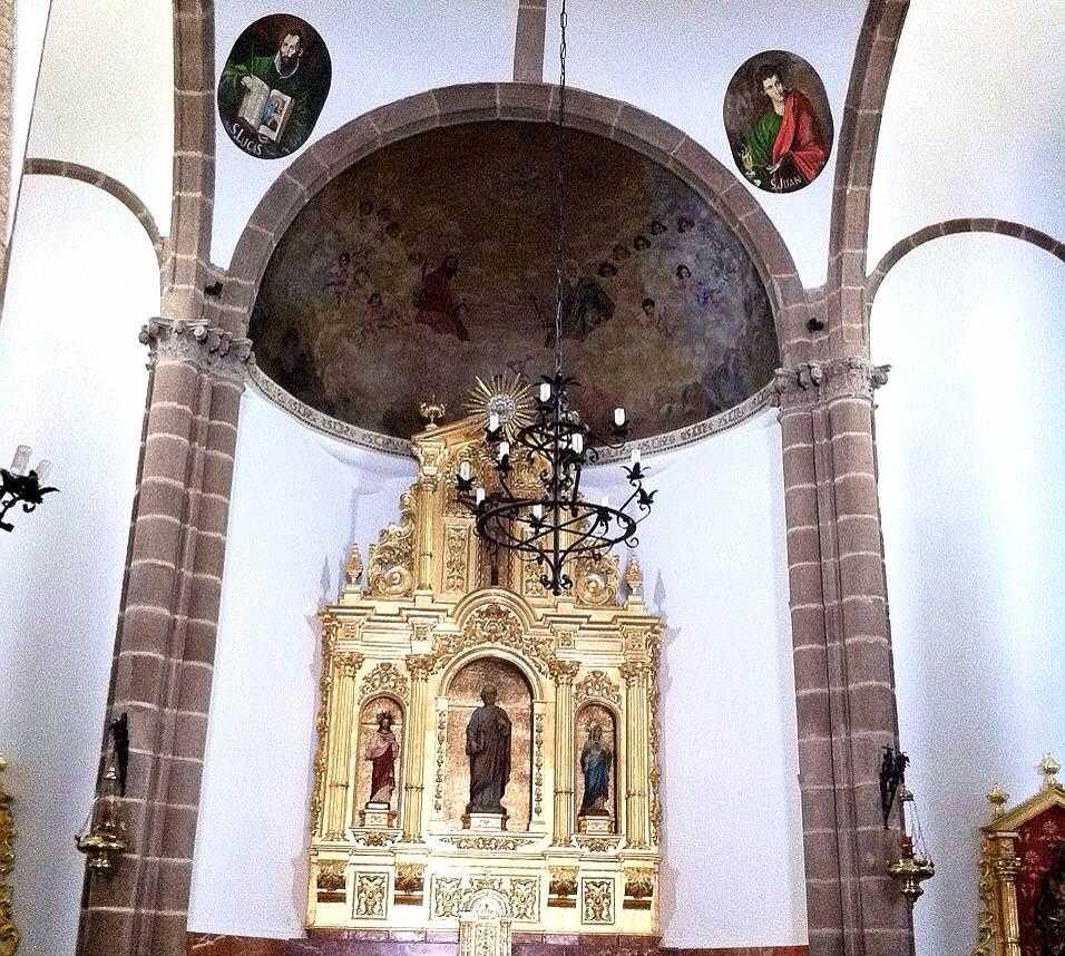 Altar en Calera y Chozas