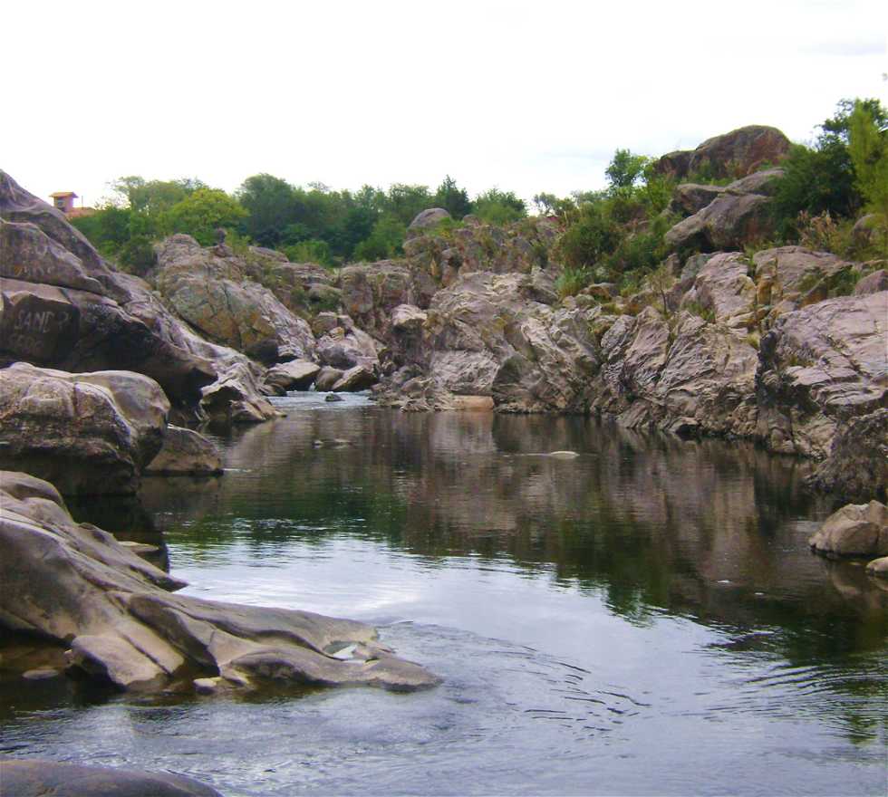 Masa de agua en Mina Clavero