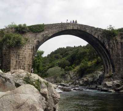 Puente en Madrigal de la Vera