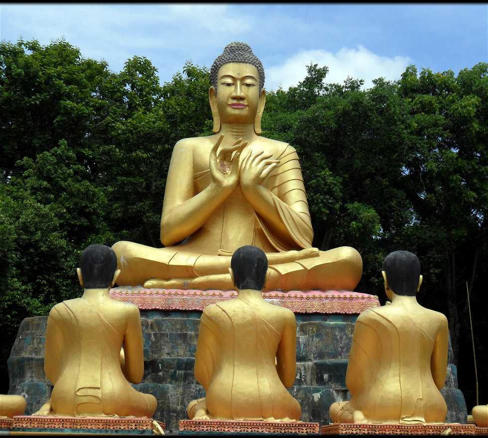 Estatua en Kâmpóng Cham
