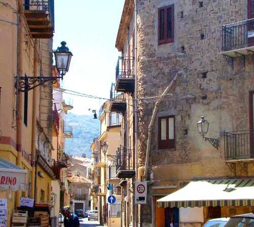 Calle en Santo Stefano di Camastra