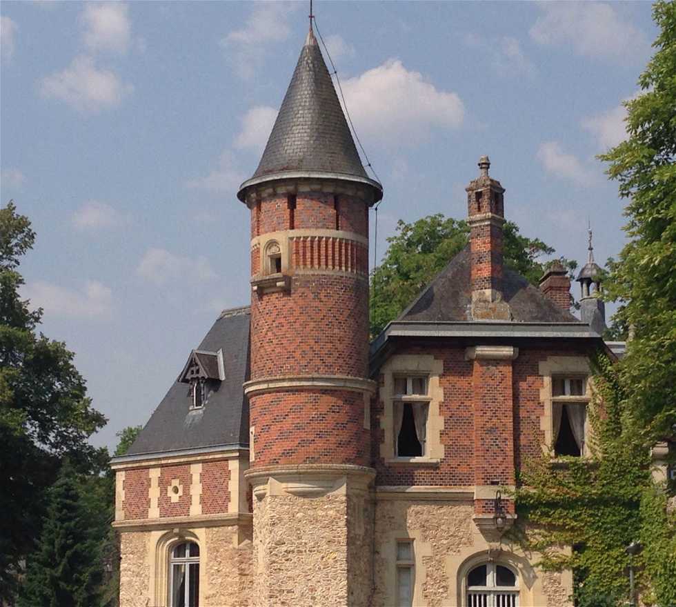 Architecture in Saint-Symphorien-le-Château