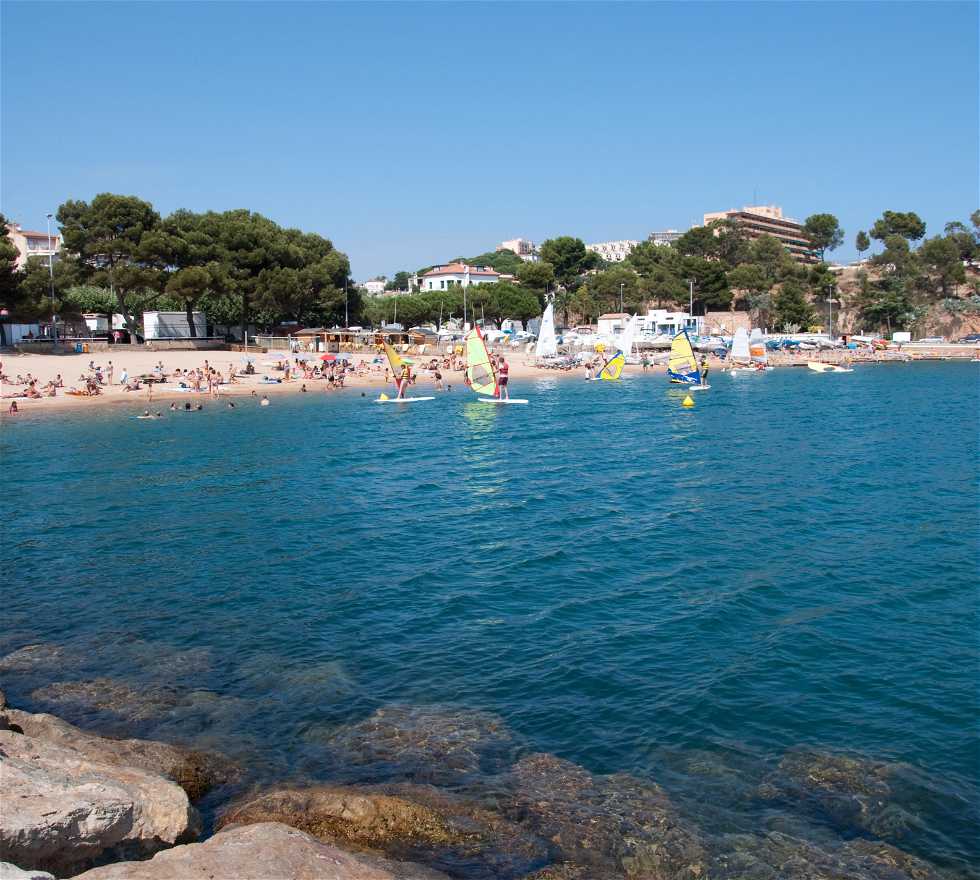 Resultado de imagen de SANT FELIU DE GUIXOLS  Playa de Sant Feliu