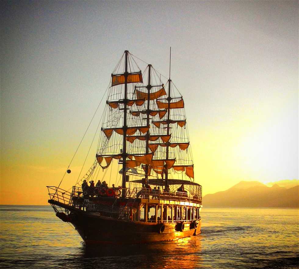 Navio da linha em Antalya